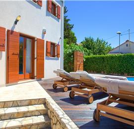 4 Bedroom Krk Island Villa near Malinska with Pool and Extensive Summer Kitchen, Sleeps 8